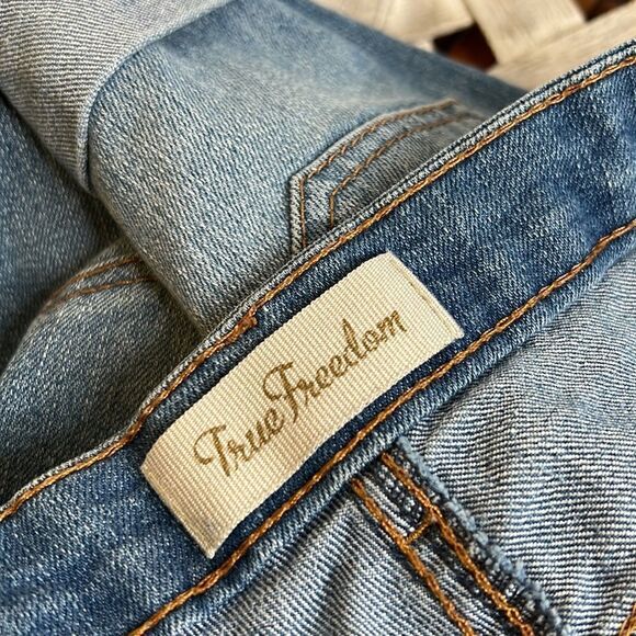 True Freedom Cuffed Jean Shorts Size 7 Medium Large - Picture 6 of 7